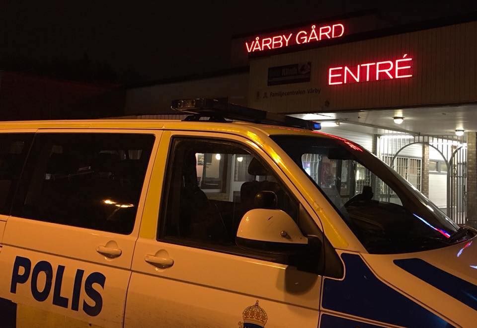 Stort bråk i Vårby - flera skadade