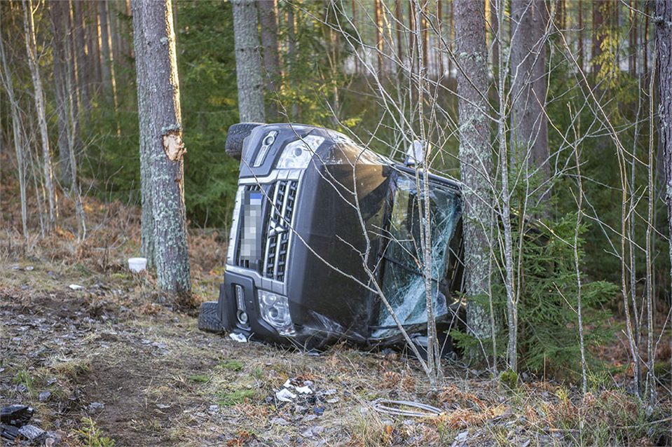 Våldsam singelolycka utanför Hedemora