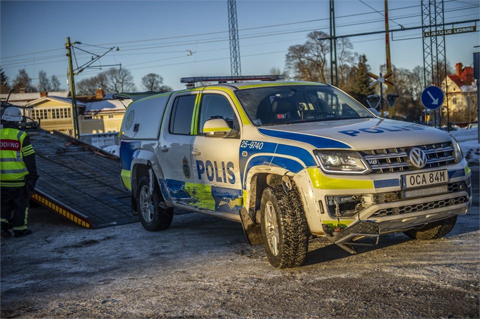 En skadad i krock med polisbil i Säter