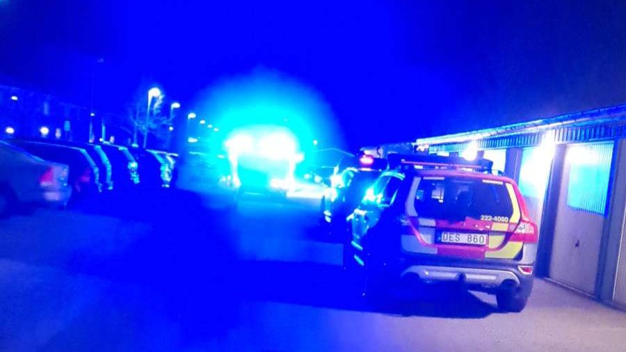 Lägenhetsbrand i Dottevik – en person hämtad av ambulans
