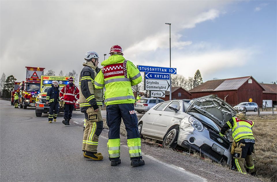 A-traktor och personbil i kollision