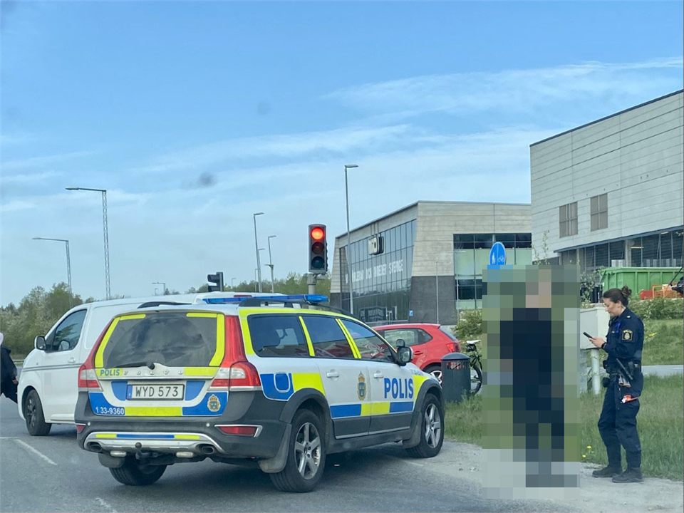 Påkörd person i Järfälla