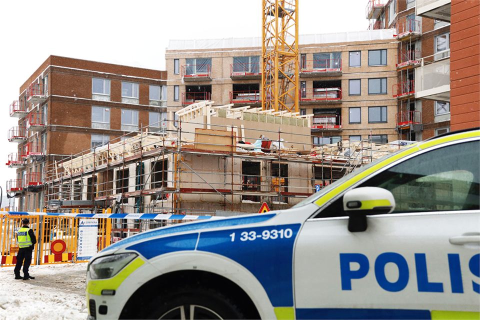 Hiss har rasat 20 meter i Sundbyberg – flera allvarligt skadade