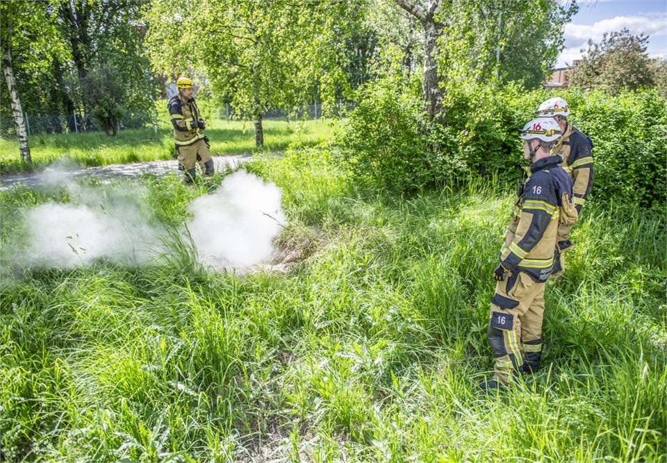 Misstänkt gräsbrand visade sig vara fjärrvärmeläcka i Avesta
